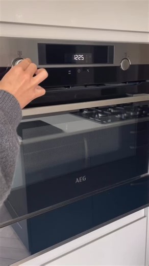 Real talk - the best part about weekend cooking? Mondays leftovers 襤 Our built-in microwaves make leftovers taste just as good the next day 﫶 #appliancesdirect #cooking #microwave #easy | Appliances Direct | Facebook