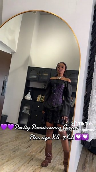 Retro Royalty: The Perfect Corset Style