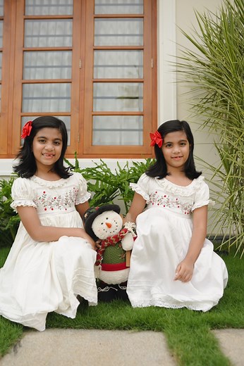 “Spreading Christmas cheer with every twirl! ✨🎄🌟”. #TwinningInStyle #ChristmasDanceReel #christmasreels #christmasdance #tessaandanna #trending #goingwiththetrend #reelstrending #trendingreels #babiesofinstagram #indianbabiesofficial #babyblogger #infinity #godsowncountry #twins #twinssisters #cutebaby #kidsindiaofficial #babymodel #babyinfluencer #girlsofinstgram | Tessa and Anna