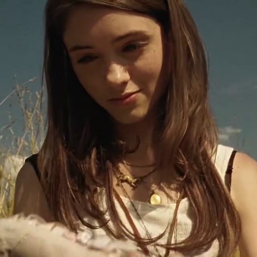Natalia Dyer as Davina in I Believe in Unicorns