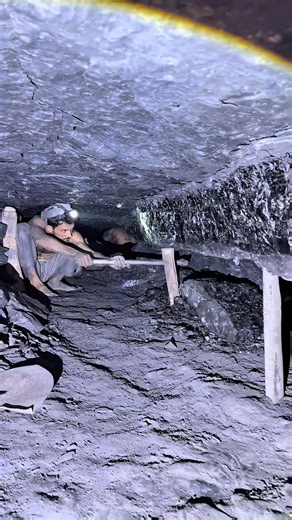 2.7K views · 28 reactions | Have you ever seen mining like this finding the hidden treasure under the earth #Minecraft #undergroundmining #blackdiamond #hiddentreasures #minetunnel | Treasurehunt | Facebook