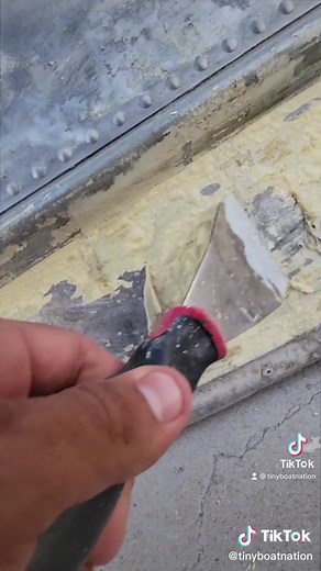 Best way to strip paint off a boat. #BoatHacks #TBNationoutdoors #TBNa...