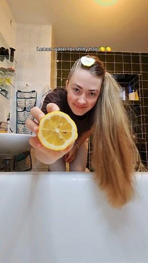 Lemon water for shiny hair! 🍋💛 Just rinse your hair with lemon water after washing — for a natural shine and healthy, glossy hair! ✨ #LemonWater #HairCare #ShinyHair #BeautyHacks #NaturalHairCare #HairTips #HealthyHair #DIYBeauty #HairInspo #TikTokBeauty | Svit Anka