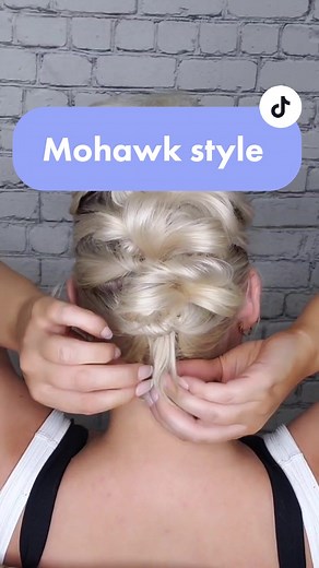 How to make your hair look like a mohawk #diyhairschool #hairtutorial #finehair #hairhack #mohawkhairstyle