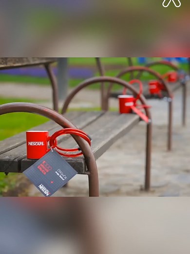 Đây được xem là một trong những chiến dịch marketing thành công nhất của Nescafé. Năm 2014, nhãn hàng đã lấy cảm hứng từ những “cây cầu khóa tình yêu” và gắn hơn 1.000 chiếc cốc kèm ổ khóa lên ghế đá và lan can cầu khắp Croatia.#marketing #nescafe #nestle