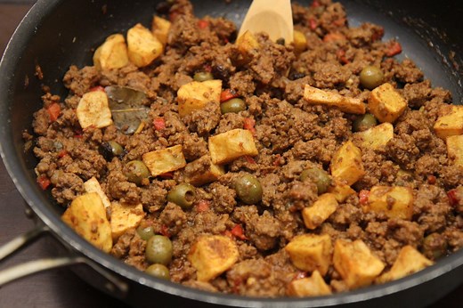 Picadillo Cubano Con Papas (Video) Cooked by Julie
