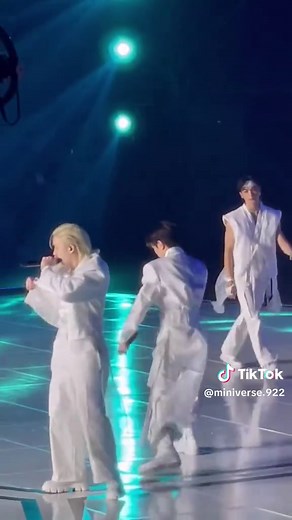 Seungmin's Full Cam Performance of Thunderous by Stray Kids