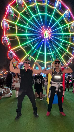 Simio es igual a hermano @jonathancasares . . . . . . . . . #edc2025 #motivation #fitness #musica #festival #plurlife #edc #gymbro #hermano #electronica #momento #vivir #relatable #bailar #reels #edcmexico | Olaf Velazquez