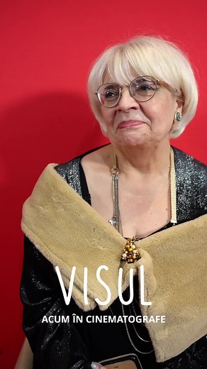 „Îmi place să fiu malefică” Irina Margareta Nistor joacă un rol inedit în „Visul”. O interpretează pe Irina Margareta Nistor. 🙃 Vezi aici ce are de spus despre film și personajul său, apoi vino la cinema să vezi comedia momentului în România! #Visul #FilmulVisul #AcumInCinema #IrinaMargaretaNistor