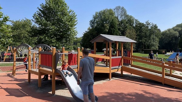 Ces plaines de jeux où parents et enfants passent tous un bon moment - RTBF Actus