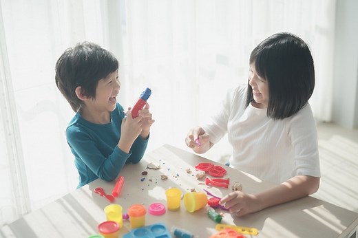3歳児にぴったりな手作りおもちゃ8選！紙コップなどを用いた、保育園で作れる簡単に製作できるアイデア | 保育士の転職・採用は【保育士バンク！】