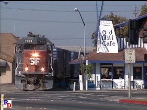 25K views · 1.1K reactions | A Southern Pacific "Bloody Nose" navigates the streets of Modesto, California. From "Street Running", 22 tracks-in-the-street locations! 헛헔헟헙 헣헥헜헖험: https://rfd.video/StreetRunning | Railfan Depot | Facebook