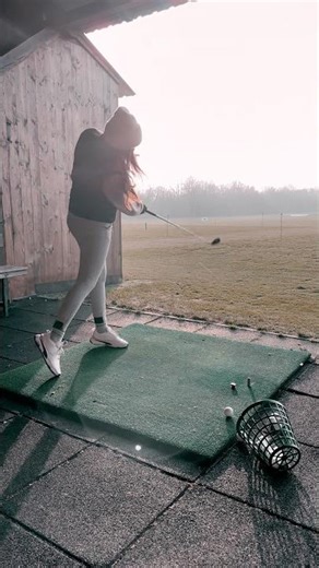 Winter Golf Swings - I don‘t miss them cold driving range days 🥶 #golfswing #drivingrange
