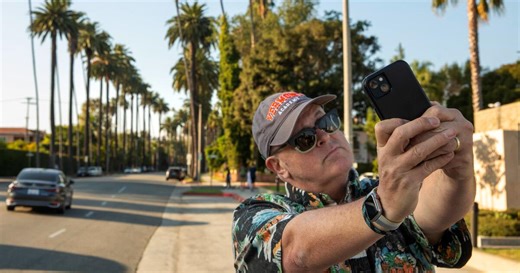 TMZ's new 'selfie' tour of Hollywood isn't just for Gen Z