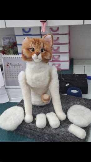 1.6K views · 29 reactions | Work in progress — building the basic shapes for a sitting cat. Every detail starts with simple forms #needlefeltingbymithu #needlefeltingart #needlefeltingartist #petportraitcommission #CraftWithLove #needlefelting #catsanddogs #catlovers #wip #cat | Needlefelting Bymithu | Facebook