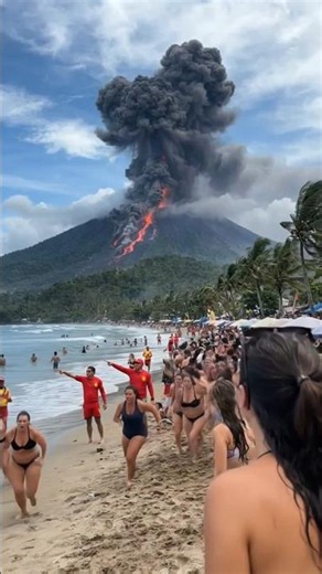 Tourists Were Taking Selfies... Then the Volcano Suddenly Erupted! 🌋😱 #Shorts