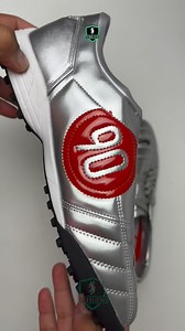 Review: https://youtu.be/6AH_Lbz5Uh0?si=q1f392hBkiki59EP 🔥 . 😮‍💨 Las de TOTAL 90 III de Clonaldinho 🤌🏻 Mira la reseña completa en nuestro canal de YouTube 🤙🏻 . #Total90 #Total90III #Total90II #Nike #T90 #remake | Futbolistas