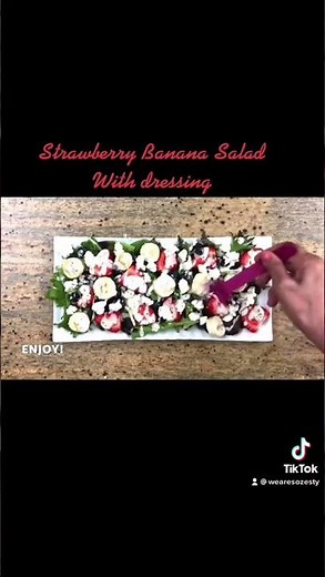 Strawberry Banana Salad with Yogurt Dressing