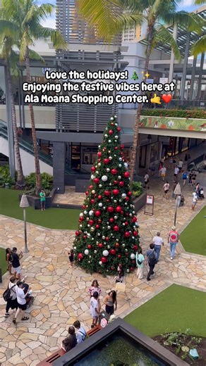 Love the holidays! 🎄✨ Enjoying the festive vibes here at Ala Moana Shopping Center. 🤙❤️ #hawaii #travel #fblifestyle | Gracita Sia-Verceluz