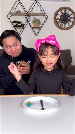 Cute kid pranks sneaky dad👧🏻😂❤️🌈✅️🚀#shorts