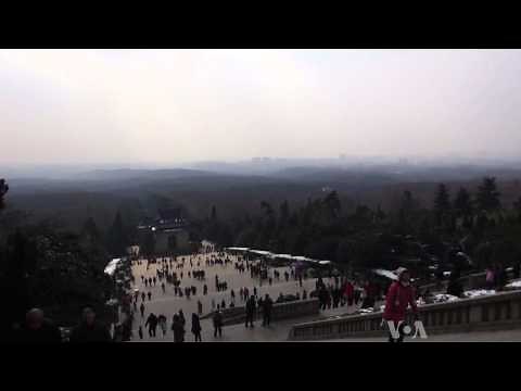 Taiwan Official Visits Sun Yat-Sen's Tomb in China