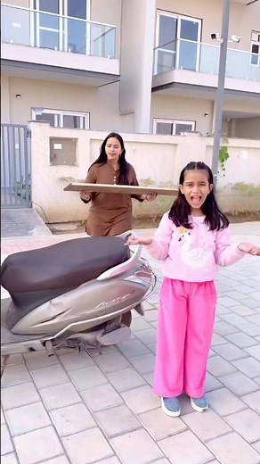 Mummy y kya kr rhi h 😂😜 #shorts #thegeetagurjar