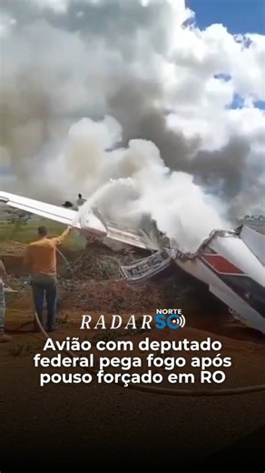 Radar Norte SC on Instagram: "Um avião de pequeno porte que transportava o deputado federal Maurício Carvalho (União Brasil), sofreu um acidente na tarde deste sábado (20), no distrito de Extrema, em Porto Velho, capital de Rondônia. A aeronave realizou um pouso forçado e, logo após tocar o solo, pegou fogo e acabou sendo completamente destruída pelas chamas. Além do parlamentar, estavam a bordo o vereador Márcio Pacele, ex-presidente da Câmara Municipal de Porto Velho, e outros ocupantes. Todos
