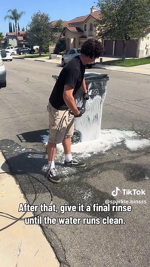 Most people rinse their trash bins and call it clean. That’s why they still smell. Here is a step by step guide to make yours not. Follow for more. #trashbincleaning #trashcancleaning #trashbincleaningsidehustle #murrieta #fyp