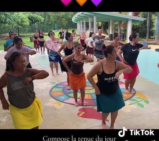 Cours de danse tahitienne avec Moena Maiotui 🌺 Élue meilleure danseuse du Heiva i Tahiti 2011, Moena t’apprend à danser le ‘Ori Tahiti, à bouger, transpirer et t’exprimer. Découvre le Ori Tahiti Fitness, un entraînement complet made in Tahiti : entre tradition, cardio et expression, ce workout est parfait pour te remettre en forme, renforcer ta confiance et vivre la culture tahitienne autrement. 💃🏽✨ 🗓️ Du lundi au vendredi | 🕔 17h15–18h15 📍 École maternelle Verotia, Faa’a 💸 700F / séance