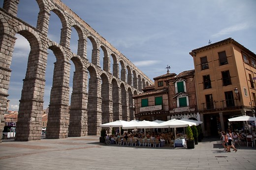 23K views · 68 reactions | On Day 5 of the Best of Spain tour, we take a day trip from Madrid to Segovia. After a walking tour of the town and its beautifully preserved Roman aqueduct, you'll have free time to wander. Then we’ll regroup for a Segovian lunch and head back to Madrid, arriving in time for dinner on your own. Join us: www.ricksteves.com/tours/spain-portugal/spain | Rick Steves' Europe | Facebook