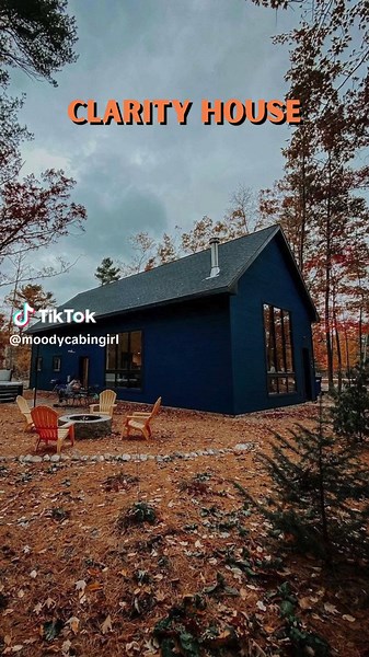 MY FAVORITE MICHIGAN CABINS TO VISIT IN THE FALL 👇👇👇👇 This is going to be a part one of this series, because I’ve visited so many amazing cabin in Autumn. I would argue that Fall is the best season for cabin adventures! (Well summer is pretty dang great too…it’s a toss up) Anyway, here are my faves: -Clarity House // @clarity_guest_house // Glen Arbor -Water Camp // @water_camp / Torch Lake -Superior A-frame // @superioraframe // Marquette -Double JJ Resort // @doublejjresort // Rothbury #ca