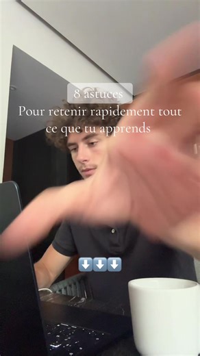 8 astuces pour retenir plus facilement tout ce que tu révises 📚👇 🌬 Utilise l’active recall Ne te contente pas de relire ton cours : teste-toi sans tes notes. Fais la méthode de la feuille blanche, des flashcards, d’anciens sujets ou des exercices. C’est la meilleure façon d’ancrer ton cours en mémoire. 🕰 Fais des répétitions espacées Revois ton cours plusieurs fois à intervalles réguliers (J 1, J 3, J 7…). Ton cerveau retient mieux ce qu’il revoit juste avant d’oublier. Relis ton cours avant