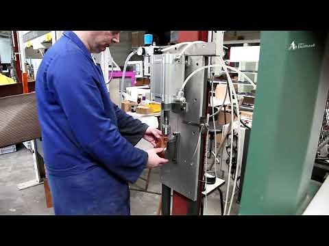 How our leather bike saddles are made - www.berthoudcycles.fr -🇺🇸🇬🇧 - 🚲