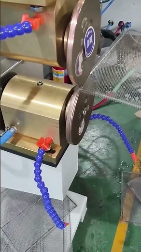 Amazing Wire Mesh Welding Process! Precision Metal Grid Manufacturing Technology