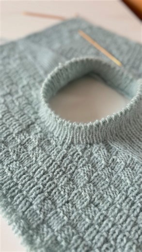 Odd Row on Instagram: "• N o t e b o o k M o n o S w e a t e r • Knitting pattern at oddrow.dk Yarn: Jensen col. 10 & Silk Mohair col. 66 @isageryarn #notebookmonosweater @charlottebreth @knitbyfrukaa @anneholtknits @signe.bek.7"