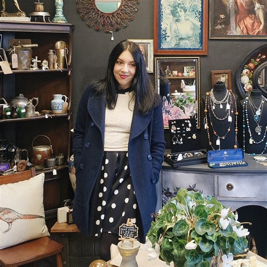 My favourite part of the process... Gold gilding wax for the win 🥰 #gold #gilding #goldwax #paintedfurniture #diy #diyproject #diyideas #upcycling #upcycleideas #furnituremakeover | Decoris Home Vintage