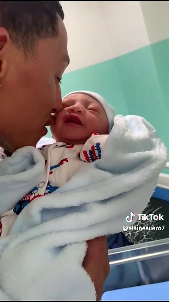 Videos de elaine (@elainesuero7) con “Carlos Rivera Te Esperaba CRFanSite - Carlos Rivera FanSite 💛”