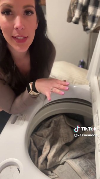 I need a washable rug in every single room #washablerug #washingrugs #washingruginthewasher #cleantok #cleaning #cleaningarug #cleaningrugs