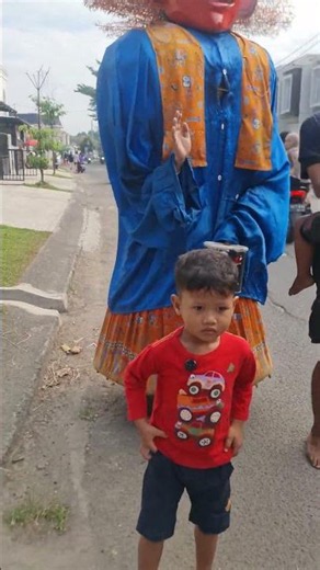 SHAKEEL IS SAD HE CAN'T DANCE WITH THE BLUE ONDEL-ONDEL BECAUSE THERE'S NO MUSIC ??!! #shorts
