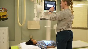 Our medical imaging team performs over 100,000 imaging procedures every year to help with patients’ diagnoses. Whether you're a radiologic technologist, MRI technologist or CT technologist, we have a spot on our team for you! Check out our open positions and apply today: https://bit.ly/3EOGe8i Hear from Hannah, radiologic technologist, about why she loves working with kids and being on the medical imaging team at Children’s Minnesota. | Children's Minnesota