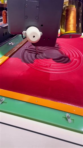 Rotary head pattern sewing machine #leathersewing #leathersewingmachine #leatherworking #leathermachine