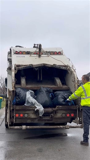 WM Bulk Waste Pickup Rear Loader in Action!
