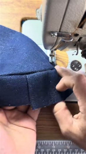 Méthodes de couture 🪡 on Instagram: "✨ Un pli parfait en quelques minutes ! Pour réaliser ce pli simple et rapide, la bonne technique fait toute la différence 🧵✂️ 📘 Envie d'apprendre à coudre des patrons ? 💬 Commentez « Je veux » et je vous enverrai le lien pour télécharger le manuel de couture et les patrons. 💾 Enregistrez pour essayer plus tard et partagez avec d'autres passionnés de couture 💖 #Cucito #couture #costura #asmr"