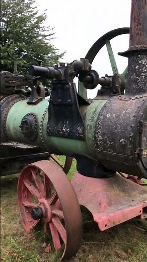 Vintage Steam Tractor – A Glimpse into Farming History