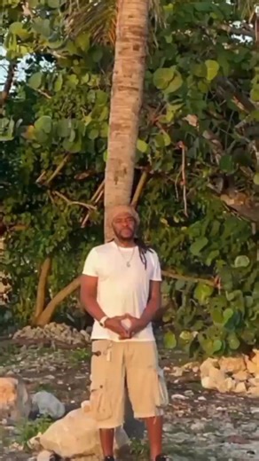 LIVEnDIRECT! From Ocho Rios, Jamaica 🇯🇲 after the 2024 "OnnaDaRoad" Tour It's good to " Treat Yourself, Not Cheat Yourself" when it comes to celebrating yourself and accomplishments I love the "After Tour Birthday Shenanigans" .🎂🎵🎸🎶🎤🎶❤️🙏🏾 Every year the tour starts in April or May and ends in late October. I take November off for much some needed R&R which also rolls into my birthday 11/17.. I appreciate all of the Born Day Love and blessings year after year! So BIG UP YOURSELVES🎶🎵🎸