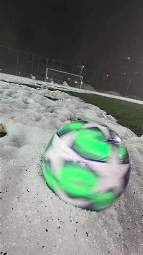 ASMR Snow Spin ❄️🎙️ Perfect Ball Control Crunchy Sounds #ASMRFootball #SatisfyingSounds #asmr