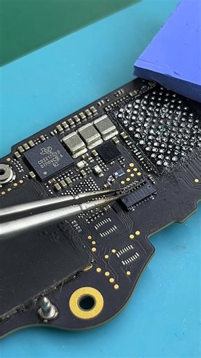 24K views · 280 reactions | How to protect connector and remove the chip | Master Liu | Facebook