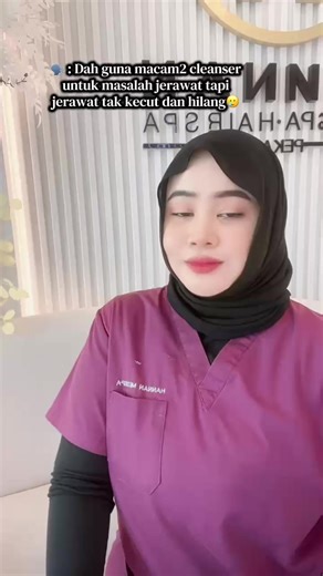 ACNE-T FACIAL WASH 🧼 ✅Kulit Berminyak ✅Berjerawat ✅Boleh pakai seawal umur 10 tahun Acne-T @niabydrhannan mengandungi 📌Propolis 📌Salicylic Acid Propolis memiliki sifat antibacterial terhadap kuman Propionibacterium acnes, iaitu kuman yang menjadi punca jerawat. Sifat anti-radang propolis membantu mengurangkan kemerahan bengkak, dan iritasi pada kulit. JOM DAPATKAN DI HANNAN MEDISPA SEKARANG‼️✨