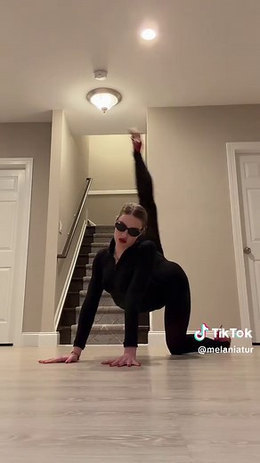 Epic Flexibility & Contortion Moves in Heels