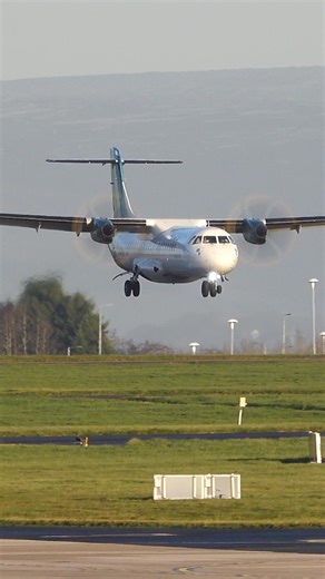 Stunning ATR Arrival 🛩️ | Airliners Live
